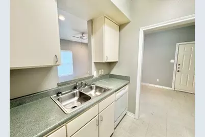631 Texas Street, Denton, TX 76209 - Photo 8