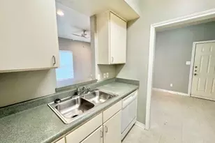 631 Texas St, Denton, TX 76209 - Photo 8