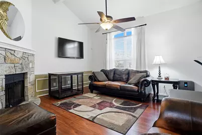 5305 Faireast Court, Arlington, TX 76018 - Photo 4