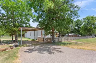 9142 5th St, Crawford, TX 76638 - Photo 32