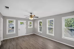 307 N Robinson St, Cleburne, TX 76031 - Photo 4
