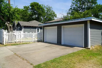 307 N Robinson Street, Cleburne, TX 76031 - Photo 20