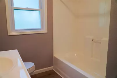 307 N Robinson Street, Cleburne, TX 76031 - Photo 10