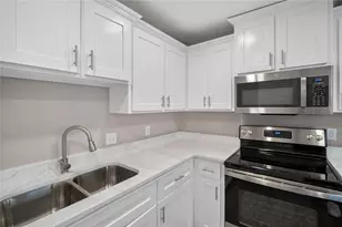 307 N Robinson St, Cleburne, TX 76031 - Photo 10