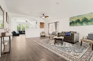 409 Creek Point Ln, Arlington, TX 76002 - Photo 2