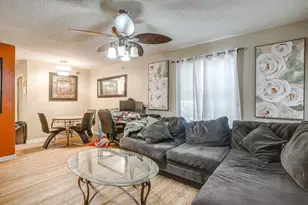 702 Lombardy Ln, Arlington, TX 76013 - Photo 6