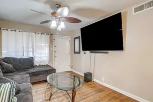 702 Lombardy Ln, Arlington, TX 76013 - Photo 8