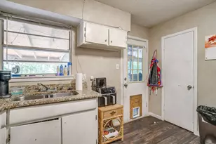 702 Lombardy Ln, Arlington, TX 76013 - Photo 14