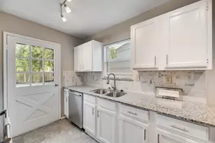 2002 Rose Hill Rd, Carrollton, TX 75007 - Photo 12