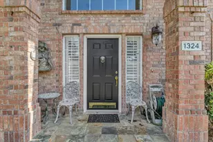1324 Black Oak Dr, Carrollton, TX 75007 - Photo 2