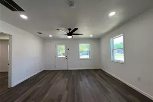 211 Ramsey St, Cedar Hill, TX 75104 - Photo 2