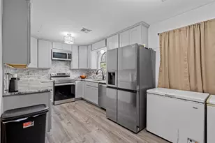 129 Texas Ave, Hewitt, TX 76643 - Photo 6