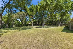 5709 Silver Lake Cir, Waco, TX 76710 - Photo 32