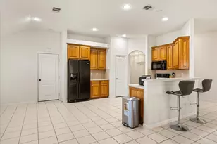 621 Creekview Dr, Burleson, TX 76028 - Photo 20