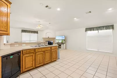 621 Creekview Drive, Burleson, TX 76028 - Photo 12
