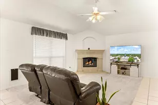 621 Creekview Dr, Burleson, TX 76028 - Photo 8