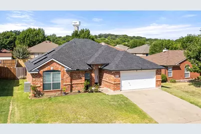 621 Creekview Drive, Burleson, TX 76028 - Photo 2