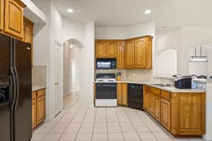 621 Creekview Dr, Burleson, TX 76028 - Photo 12