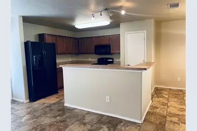 7561 Lazy Spur Boulevard, Fort Worth, TX 76131 - Photo 2