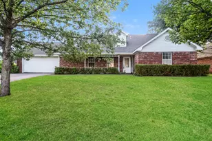 2127 N Village Dr, Bonham, TX 75418 - Photo 1