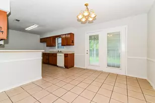 2127 N Village Dr, Bonham, TX 75418 - Photo 8