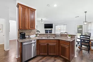 1100 Crest Breeze Dr, Fort Worth, TX 76052 - Photo 12