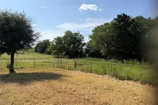 950 Sanders Rd, Whitesboro, TX 76273 - Photo 10