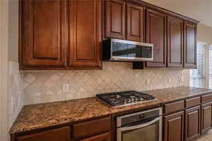 9130 Bottlebrush Ln, Irving, TX 75063 - Photo 8
