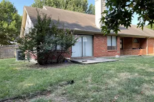 3098 Rustlewind Ln, Grand Prairie, TX 75052 - Photo 2
