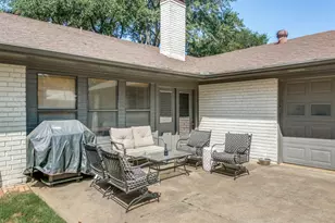 421 Frankie Ln, Lewisville, TX 75057 - Photo 32