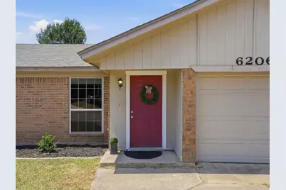6206 Hott Springs Drive, Arlington, TX 76001 - Photo 2