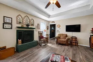 240 Dewey Ct, Irving, TX 75060 - Photo 12