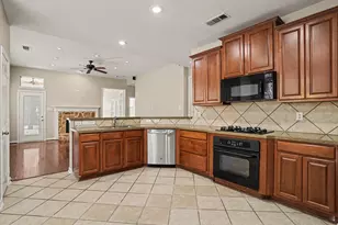 9805 Lacey Ln, Fort Worth, TX 76244 - Photo 6