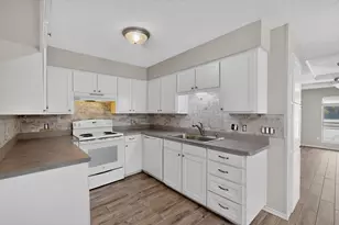 900 Irene St, Burleson, TX 76028 - Photo 10