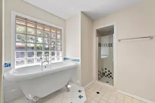 1919 Creek Wood Dr, Arlington, TX 76006 - Photo 24