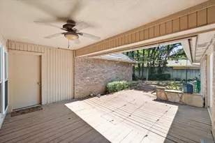 1919 Creek Wood Dr, Arlington, TX 76006 - Photo 30