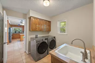 1919 Creek Wood Dr, Arlington, TX 76006 - Photo 18
