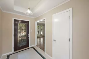 1919 Creek Wood Dr, Arlington, TX 76006 - Photo 4