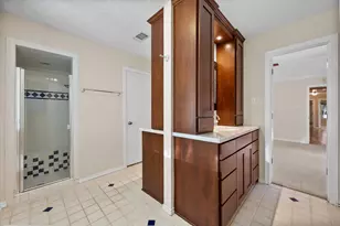 1919 Creek Wood Dr, Arlington, TX 76006 - Photo 22