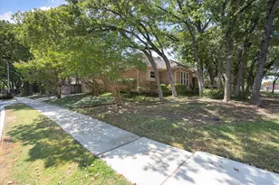 1919 Creek Wood Dr, Arlington, TX 76006 - Photo 2