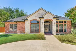 1010 Williams St, Ennis, TX 75119 - Photo 2