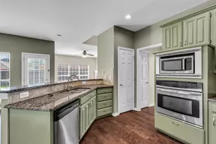 8613 Mill Creek Rd, Irving, TX 75063 - Photo 14