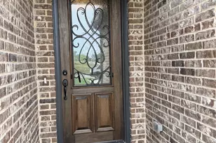 390 Devonshire Dr, Greenville, TX 75401 - Photo 2