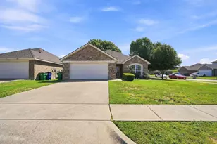 302 Creekside Way, Waxahachie, TX 75165 - Photo 4