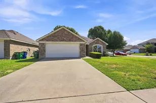 302 Creekside Way, Waxahachie, TX 75165 - Photo 2