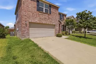 1716 Gayla Creek Dr, Little Elm, TX 75068 - Photo 2