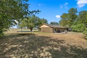 218 N Calhoun St, Groesbeck, TX 76642 - Photo 14