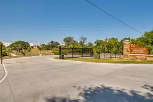 524 E Avenue J, Grand Prairie, TX 75050 - Photo 10