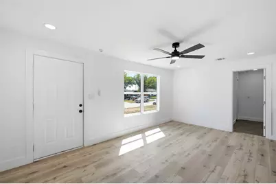 905 E Shaw Street, Fort Worth, TX 76110 - Photo 16