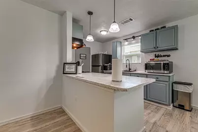 2009 Meadow Glen, Irving, TX 75060 - Photo 10
